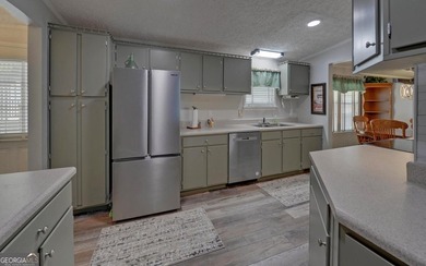 Lakefront living at its best on Lake Hartwell! This 3-bedroom - photo 15