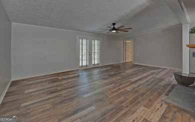 Lakefront living at its best on Lake Hartwell! This 3-bedroom - photo 18