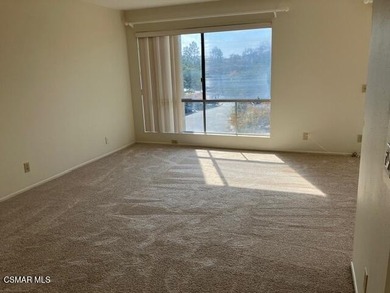 This is what you're hoping for. All freshly painted, new carpet - photo 21