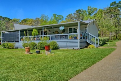 PRIVATE BOAT RAMP WATERFRONT RETREAT located in a deep cove in - photo 22