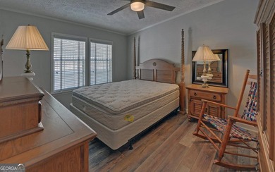 Lakefront living at its best on Lake Hartwell! This 3-bedroom - photo 23