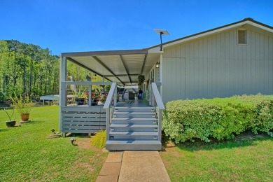 PRIVATE BOAT RAMP WATERFRONT RETREAT located in a deep cove in - photo 23