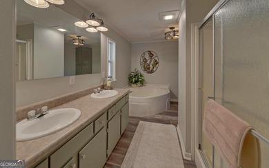 Lakefront living at its best on Lake Hartwell! This 3-bedroom - photo 25