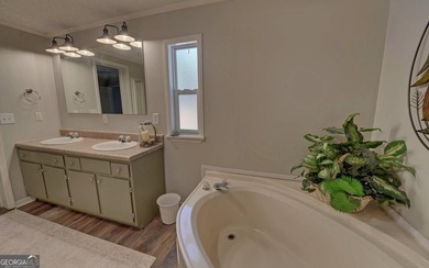 Lakefront living at its best on Lake Hartwell! This 3-bedroom - photo 26