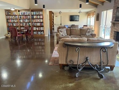This is what you're hoping for. All freshly painted, new carpet - photo 32