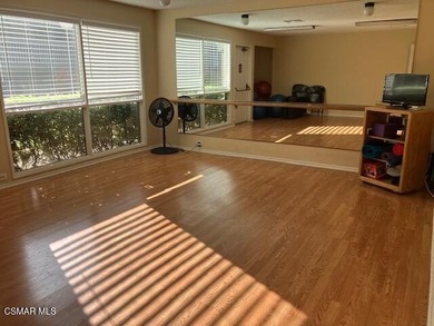 This is what you're hoping for. All freshly painted, new carpet - photo 35