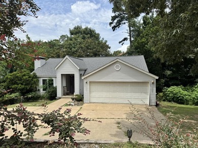Beautiful home with a location that can't be beat! Conveniently - photo 1
