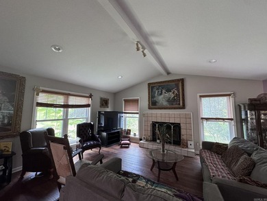 Beautiful home with a location that can't be beat! Conveniently - photo 4