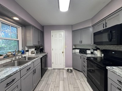 Beautiful home with a location that can't be beat! Conveniently - photo 10