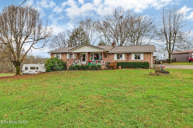 (private lake, pond, creek) Home For Sale in Deer Lodge Tennessee