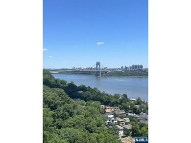 Beautifully renovated 2-bedroom / 2-bathroom apartment with - photo 12