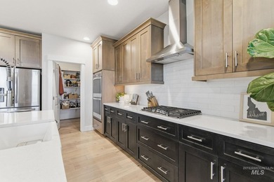 Welcome to 12602 S Teano Ave-an exceptional 2,128 sq ft, 3 bed - photo 16
