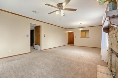 Condo Living at it's best! Open and flowing 2 Bedroom, 2 Bath - photo 8