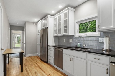 Renovated bungalow that could grace the cover of Dwell - photo 9