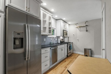 Renovated bungalow that could grace the cover of Dwell - photo 10