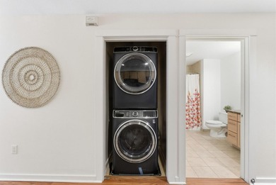 This well-designed junior one-bedroom condo is ready for a new