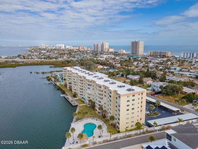 (private lake, pond, coastal) Condo For Sale in Port Orange Florida