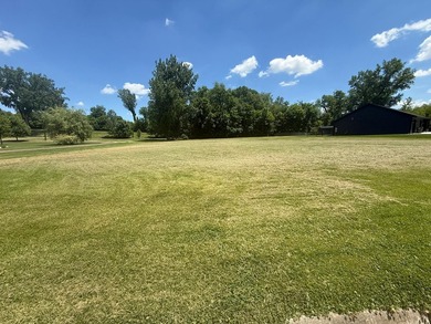 Three lots combined into one expansive parcel, creating a larger - photo 1