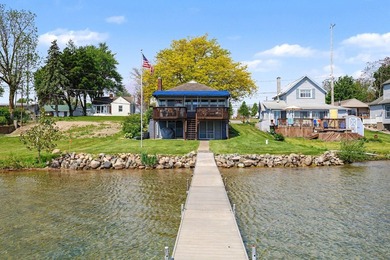 Enjoy refined year-round living on the shores of beautiful Round - photo 1
