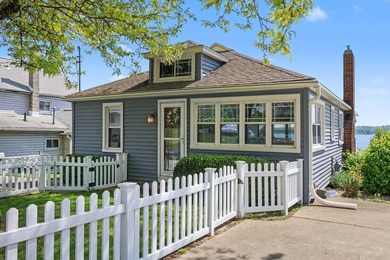 Enjoy refined year-round living on the shores of beautiful Round - photo 2