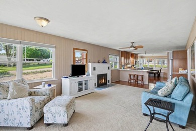 Enjoy refined year-round living on the shores of beautiful Round - photo 5