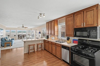 Enjoy refined year-round living on the shores of beautiful Round - photo 7