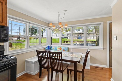 Enjoy refined year-round living on the shores of beautiful Round - photo 9