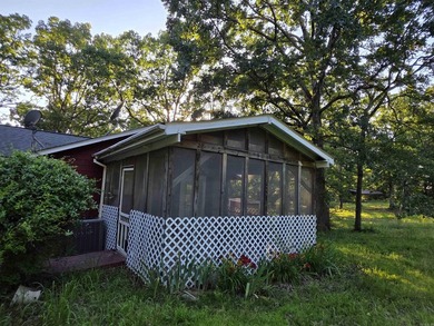 A rare find in Mena - a rustic home on 5 beautiful acres with - photo 7
