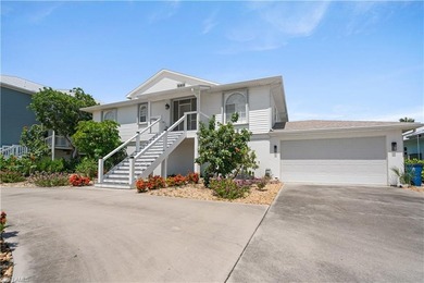 This charming 3-bedroom, 2-bathroom island-style waterfront home - photo 2