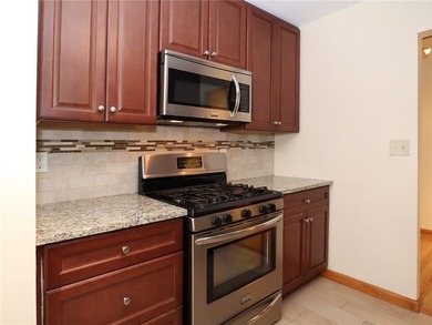 Spacious one-bedroom apartment in a well-maintained co-op - photo 12
