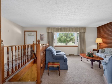 Conveniently located just minutes from downtown Warsaw, local - photo 6