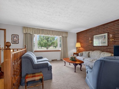 Conveniently located just minutes from downtown Warsaw, local - photo 7