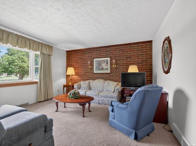 Conveniently located just minutes from downtown Warsaw, local - photo 10