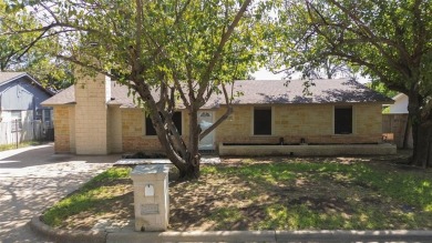 Lake Home Sale Pending in Grand Prairie, Texas