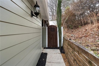 Stunning renovated home in highly sought after Pinnacle Place at - photo 2