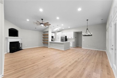 Stunning renovated home in highly sought after Pinnacle Place at - photo 3