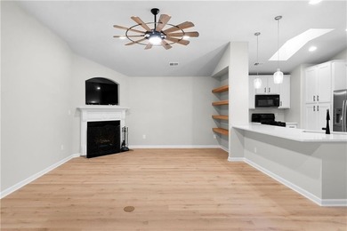 Stunning renovated home in highly sought after Pinnacle Place at - photo 4
