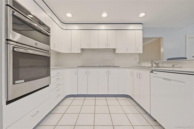 Spacious 4-bedroom, 2 full bath, 2 half bath Colonial offering - photo 8