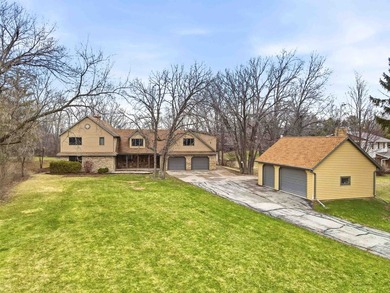 Lake Butte des Morts Home For Sale in Oshkosh Wisconsin