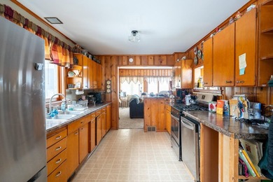 Bring your buyers, builders, handymen or investors for Lakefront - photo 1