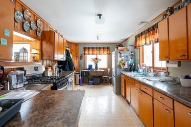Bring your buyers, builders, handymen or investors for Lakefront - photo 2