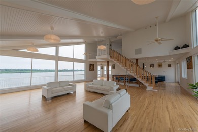 Beach Front Post Modern Contemporary on a 30 house Private - photo 5
