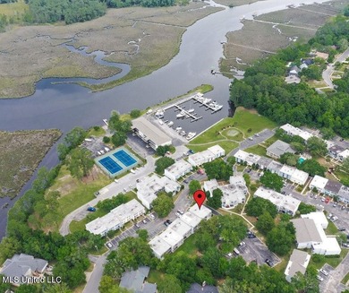 This charming 2 bedroom, 1.5 bath end unit condo is ideally - photo 5