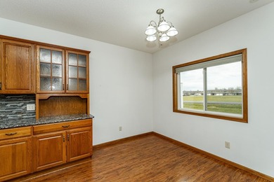 Beautiful townhome with an open floor plan and quality finished - photo 11