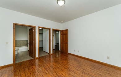 Beautiful townhome with an open floor plan and quality finished - photo 16