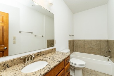 Beautiful townhome with an open floor plan and quality finished - photo 17