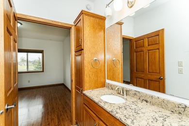 Beautiful townhome with an open floor plan and quality finished - photo 18