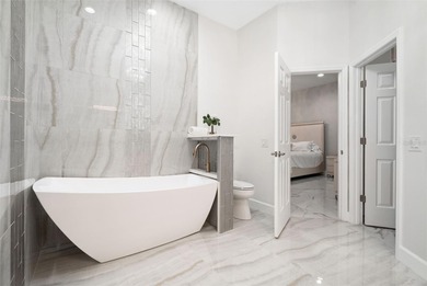 Situated on the 6th fairway along the course of Isleworth Golf & - photo 20