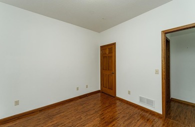 Beautiful townhome with an open floor plan and quality finished - photo 21