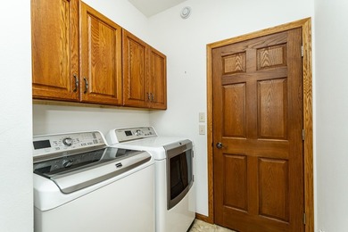 Beautiful townhome with an open floor plan and quality finished - photo 24